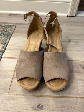 Chinese Laundry Taupe Open-Toe Ankle-Strap Platform Sandals